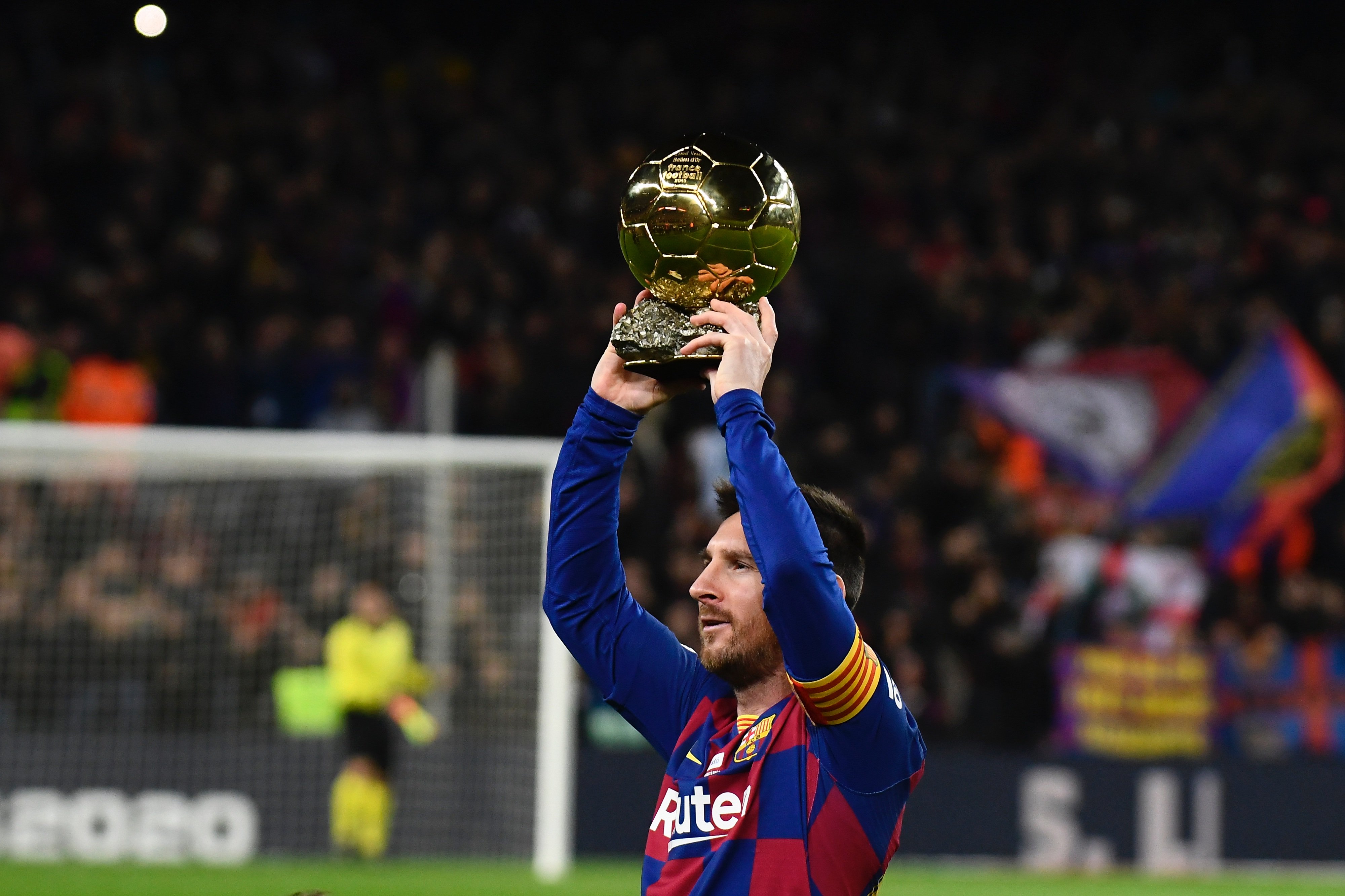 员拉开了更 员拉开了更