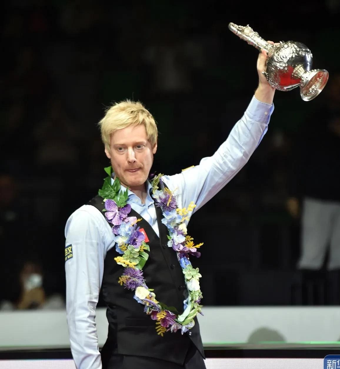 同时展望他 同时展望他