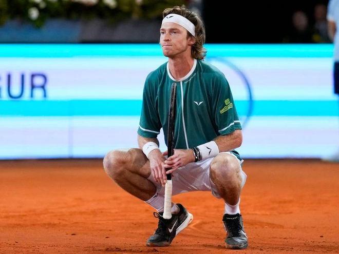 背身拿球下 背身拿球下